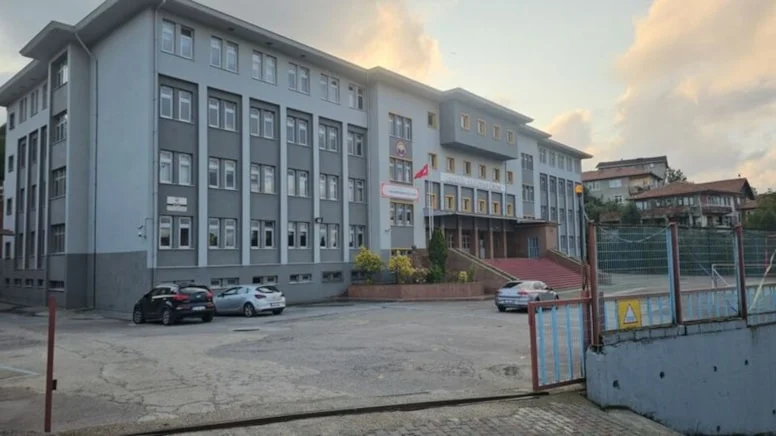 Zonguldak Erdemir Anadolu Lisesi'nde sigara tartışması kavgaya dönüştü. Uygar T.U.'nun