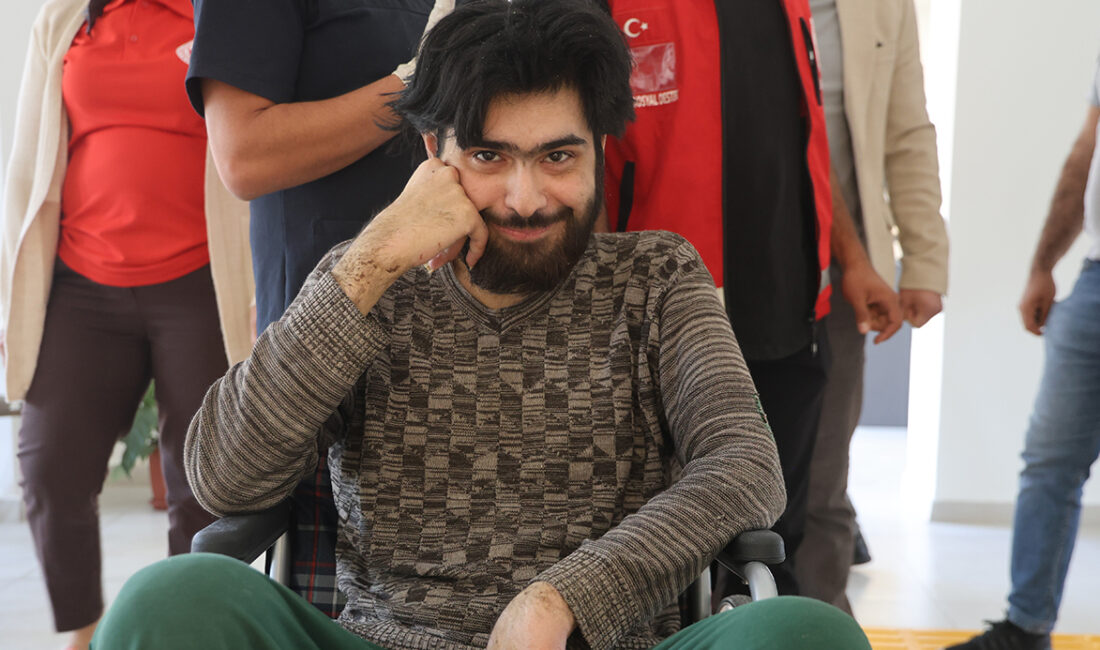 Hatay'da deprem sonrası yaşama hevesini kaybeden 23 yaşındaki Barış Özbay,