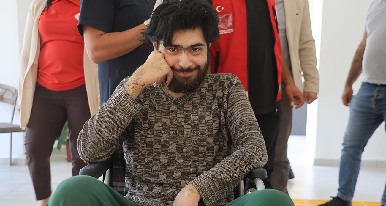 Hatay'da deprem sonrası yaşama hevesini kaybeden 23 yaşındaki Barış Özbay,