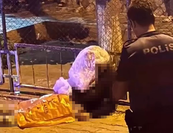 İzmir’in Karabağlar ilçesinde, 33 yaşındaki Selim Yağız’ı boğaz ve karın