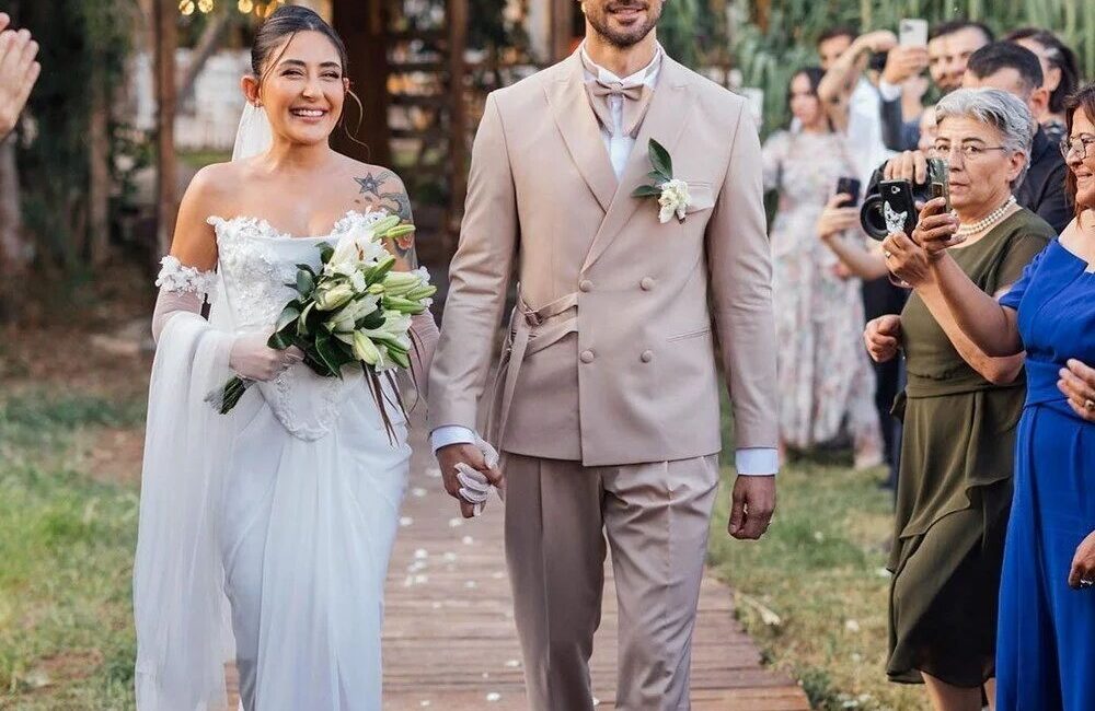 Denizlili sanatçı Melek Mosso, iki yıl önce evlendiği basketbolcu ve