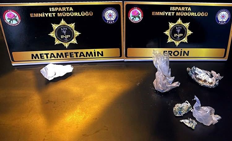 Isparta’da polis ekipleri tarafından düzenlenen iki ayrı operasyonda uyuşturucu madde