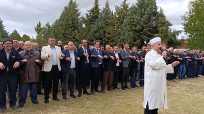 Ana Sayfa › Gündem › Duanın ardından yağan yağmur, katılımcılarda