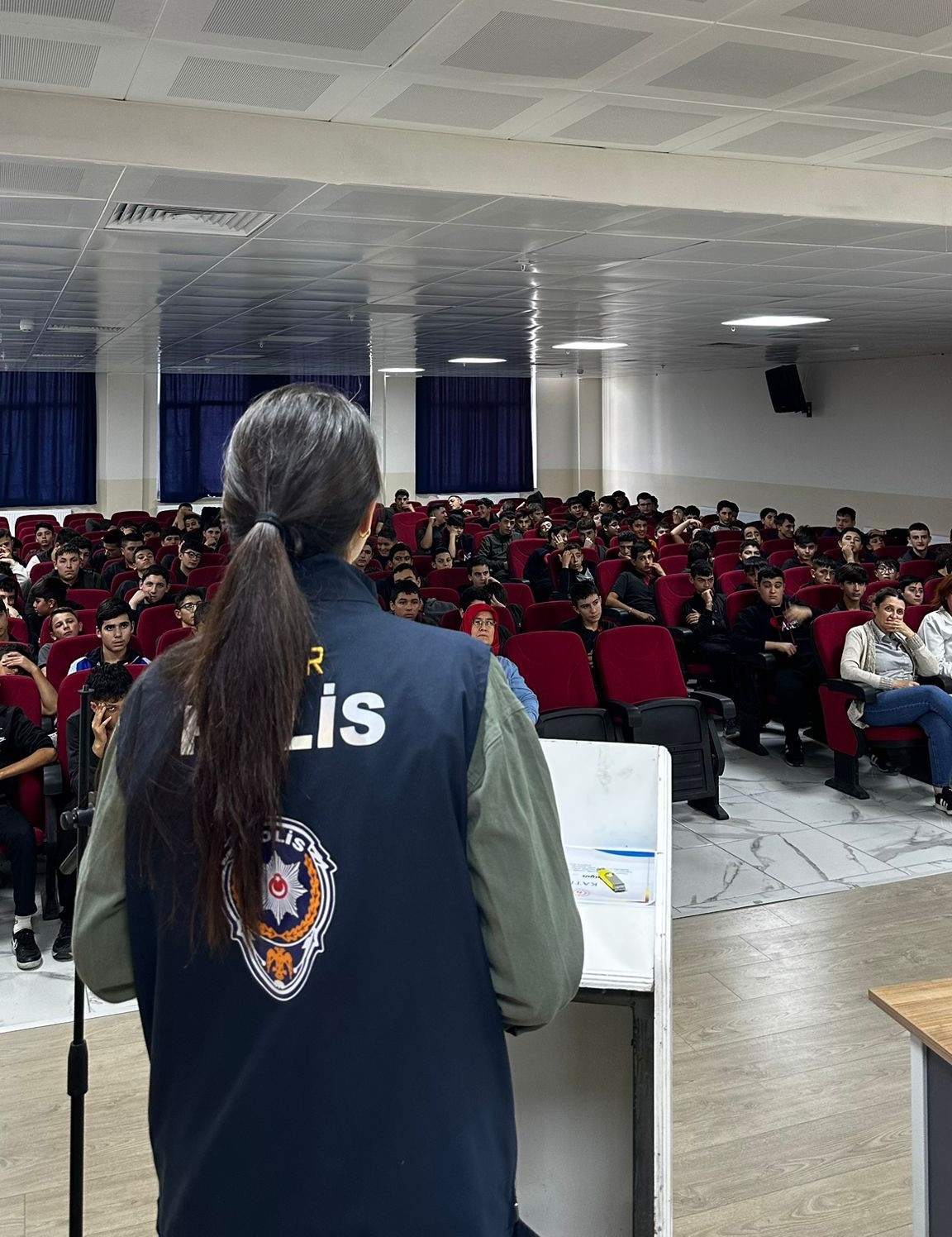 Afyonkarahisar’da polis ekipleri tarafından SİBERAY programı çerçevesinde 515 öğrenciye güvenli