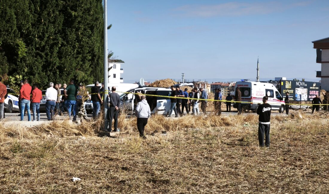 Denizli’nin Merkezefendi ilçesinde sabah saatlerinde bir otomobile düzenlenen silahlı saldırıda