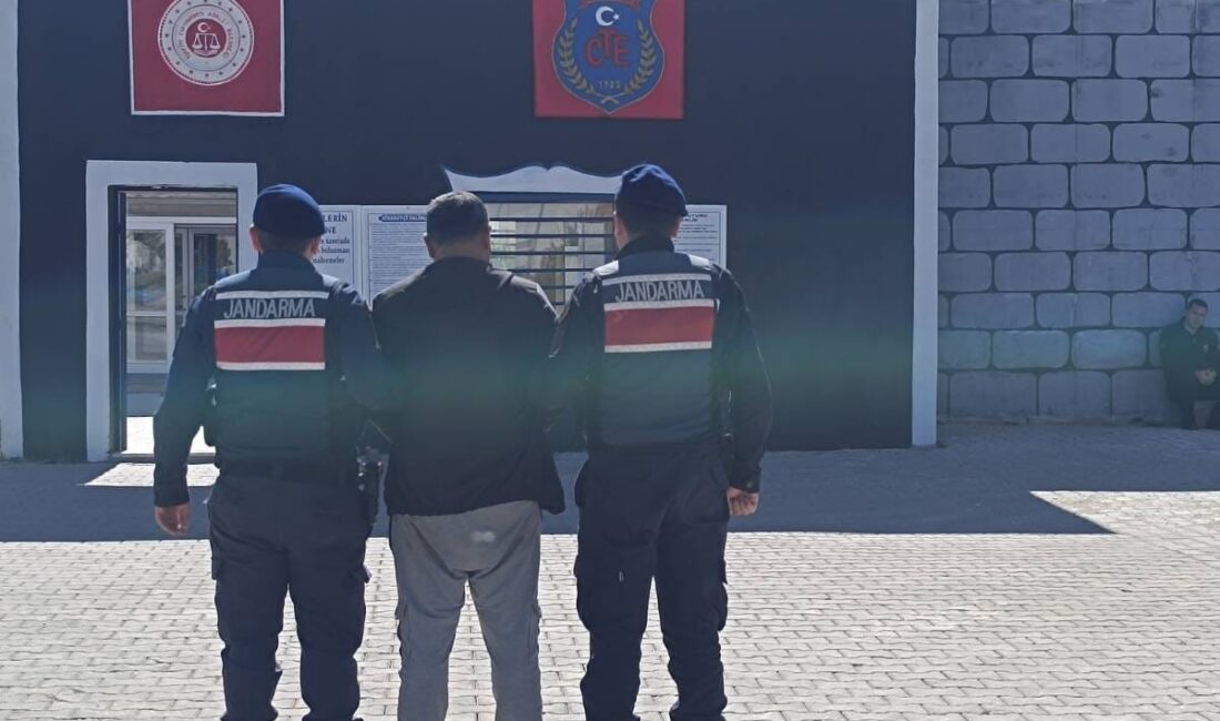 Afyonkarahisar'da 26 Yıl Hapis Cezasıyla Aranan Şahıs Jandarma Operasyonuyla Yakalandı