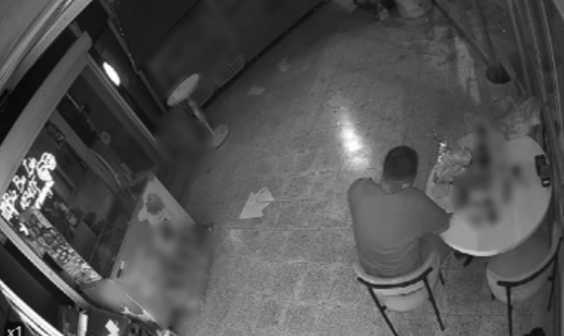 Böyle arsızlık görülmedi Burdur’da bir şüpheli, camı kırarak girdiği markette çilingir sofrası kurup