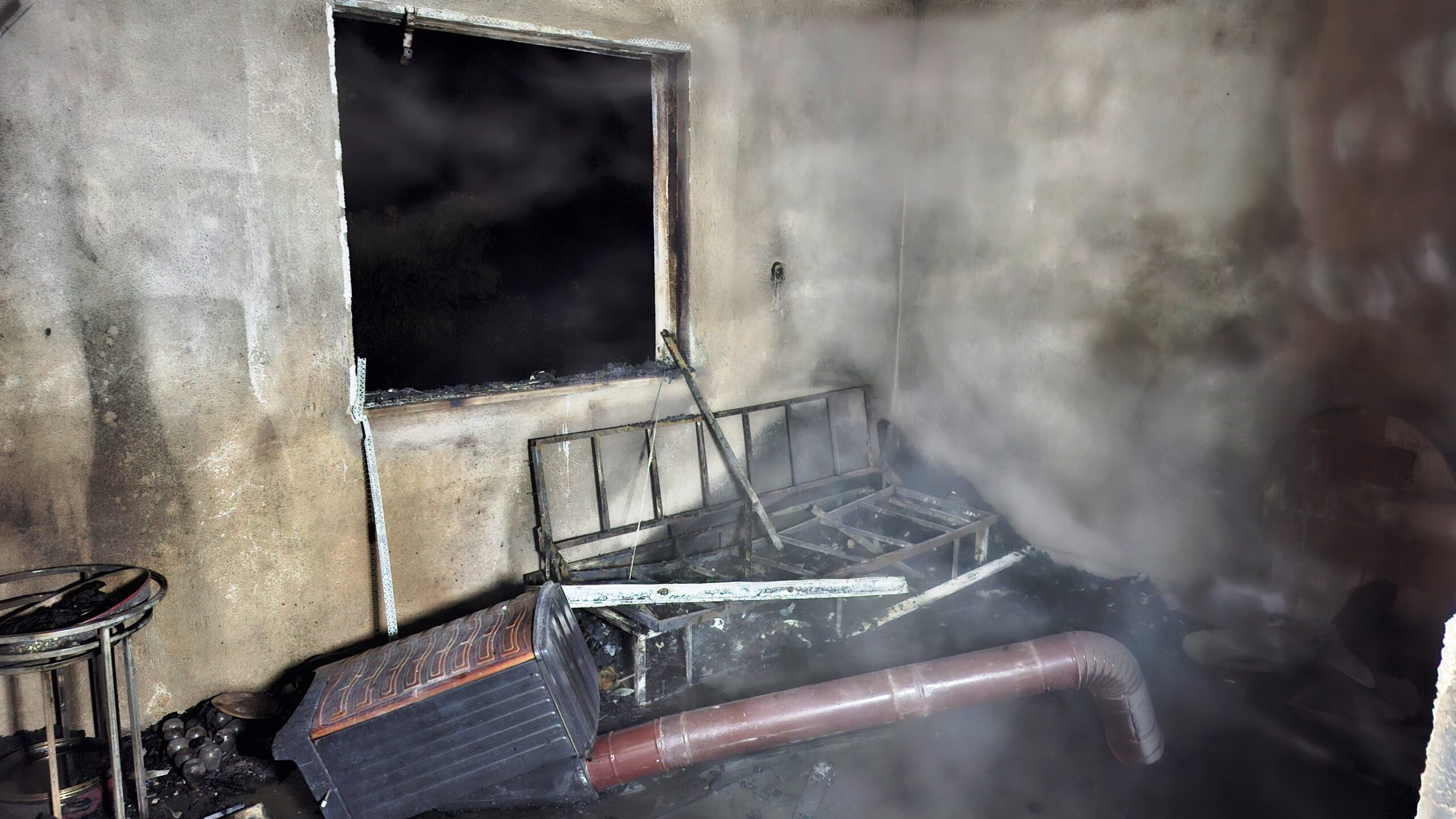 Kütahya’nın Hisarcık ilçesinde bir evin yatak odasında çıkan yangın, itfaiyenin