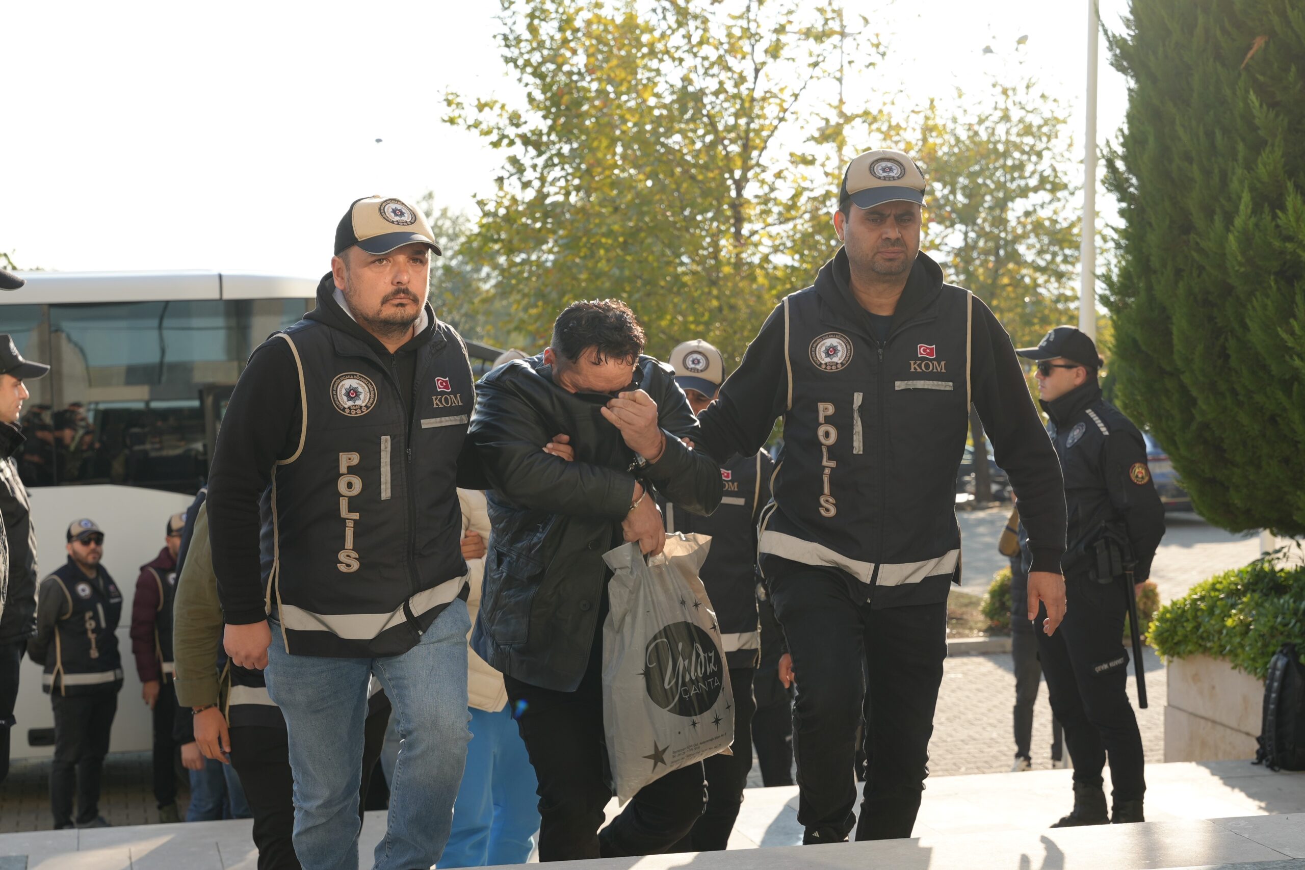 Denizli’de, alkollü araç kullanan sürücülerin tahlil sonuçlarıyla oynayarak ehliyetlerini geri