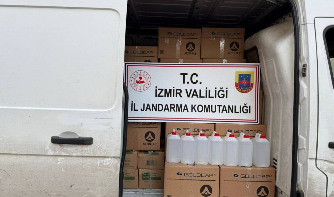 İzmir’in Karşıyaka ilçesinde jandarma ekiplerince düzenlenen operasyonda, sahte içki yapımında