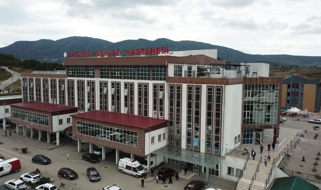 Hastanede Şoke Eden Gerçek! 16 Yaşındaki Kızın Doğumu Trajik Bitti Zonguldak’ın Çaycuma ilçesinde 16 yaşındaki bir kız, karın ağrısı şikayetiyle