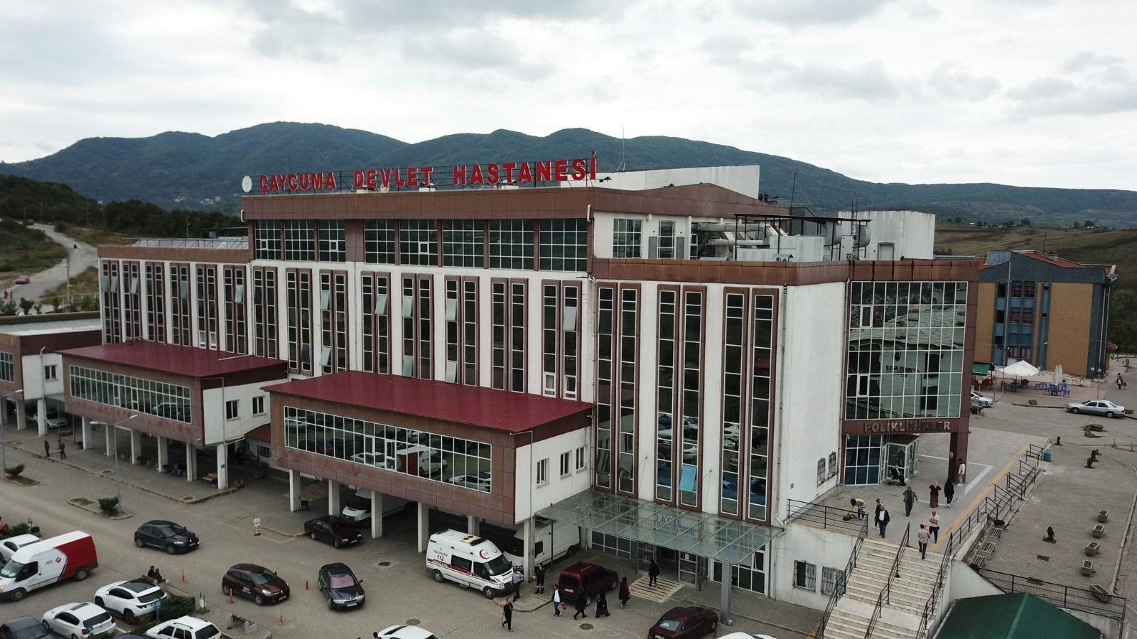 Zonguldak’ın Çaycuma ilçesinde 16 yaşındaki bir kız, karın ağrısı şikayetiyle