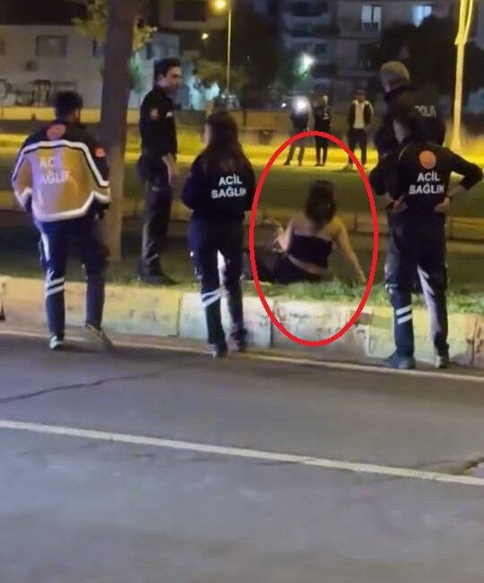 Kayapınar’da alkollü bir kadın, trafikteki araçların önüne geçip üzerlerine atladı