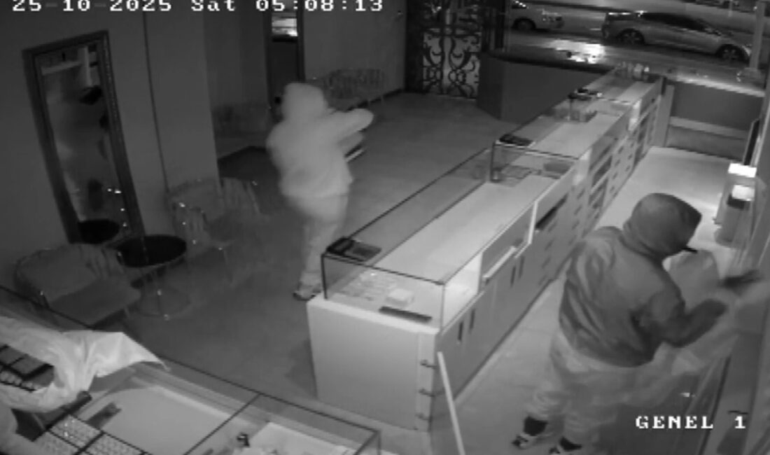 Kuyumcudan 7 kilo altın çaldılar Ankara'da bir kuyumcu dükkanından yaklaşık 7 kilogram altın ve ziynet
