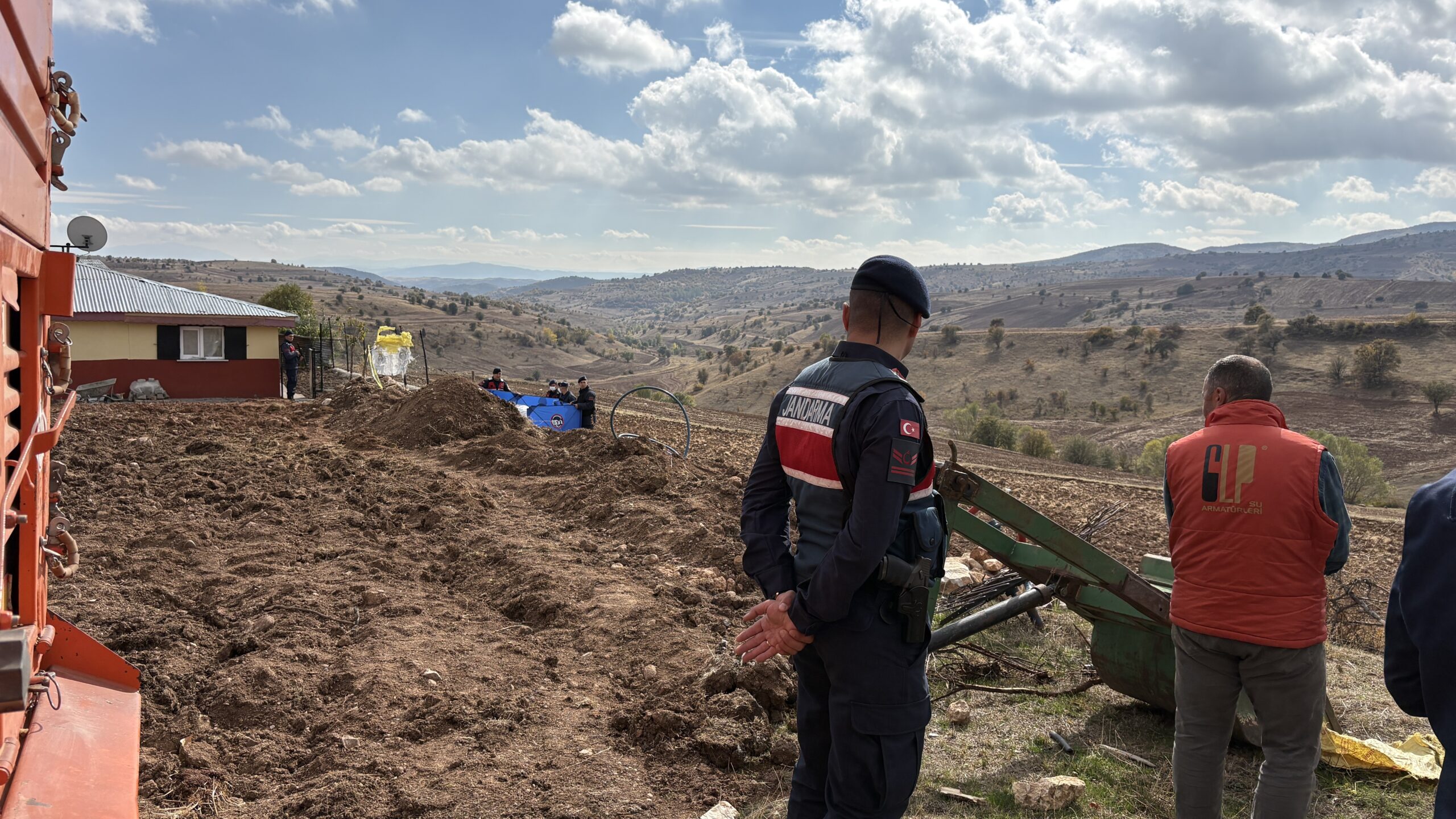 Sivas’ın Hafik ilçesinde arazi anlaşmazlığı yüzünden çıkan tartışma, ölümle sonuçlandı.