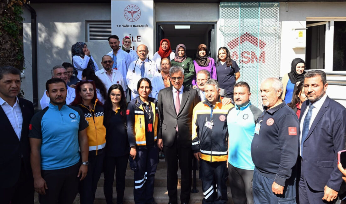 Sağlık Bakanı Kemal Memişoğlu, Antalya'da aile sağlığı merkezlerini ziyaret ederek,