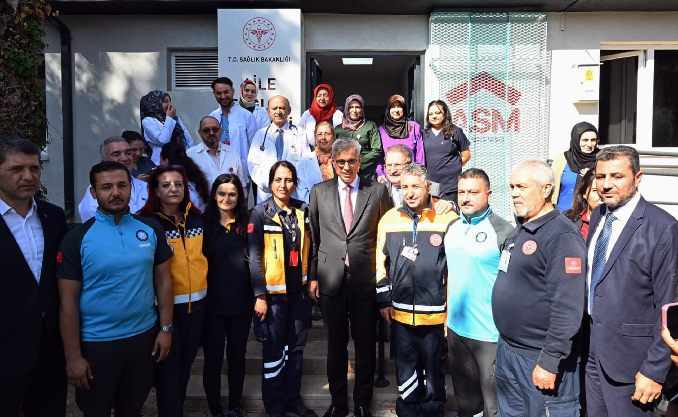 Sağlık Bakanı Kemal Memişoğlu, Antalya'da aile sağlığı merkezlerini ziyaret ederek,