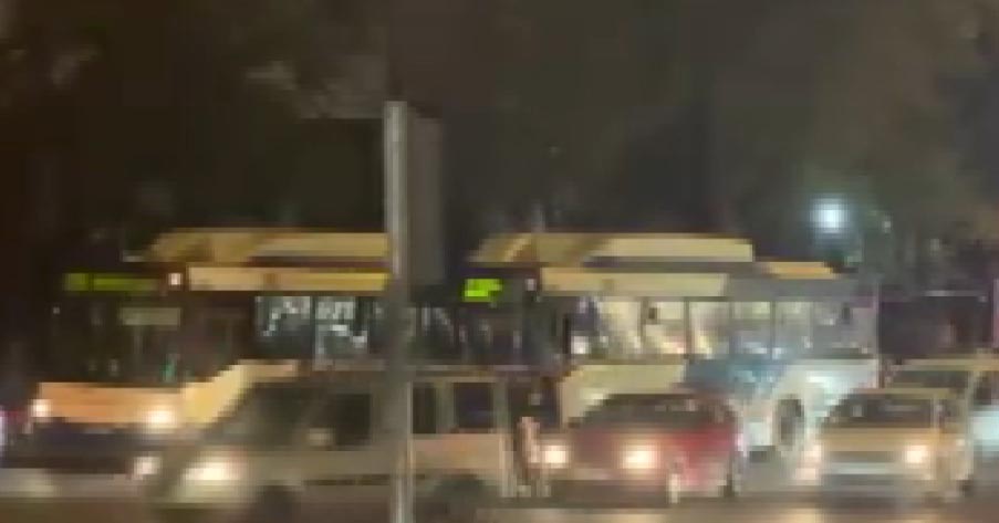 Ankara’da, yol verme tartışması nedeniyle bir otomobil sürücüsü, belediye otobüsü