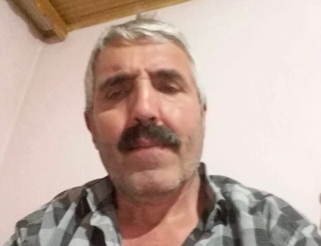 rdu'nun Kumru ilçesinde ahırdaki boğasını dışarı çıkaran Cemalettin Güdek (61),