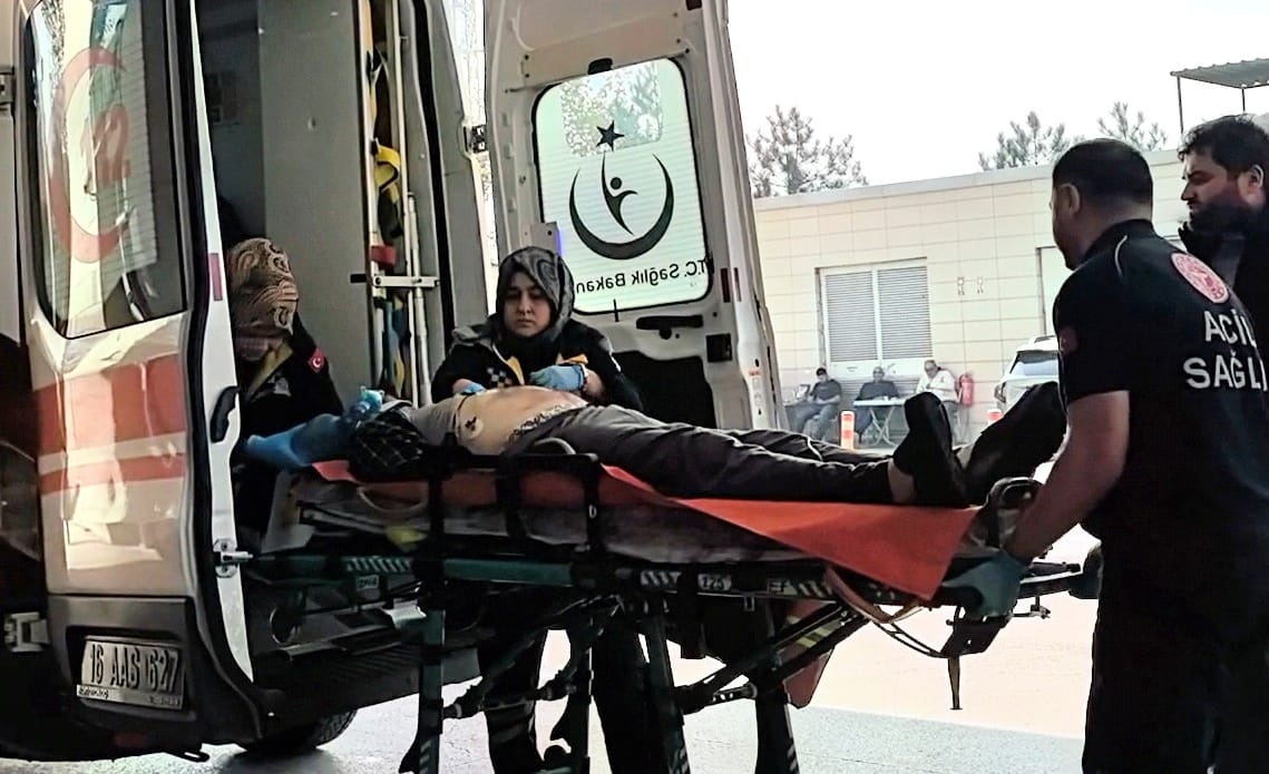 Bursa'nın İnegöl ilçesinde ceviz toplamak için çıktığı ağaçtan 3 metre