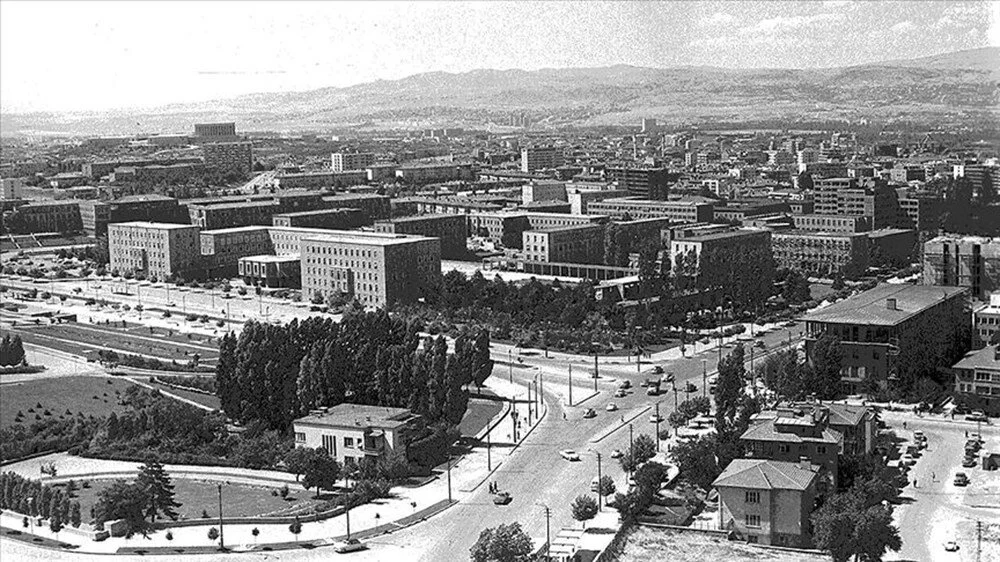 Türkiye Cumhuriyeti’nin başkentinin ilan edilmesinin üzerinden 102 yıl geçti. Yeni