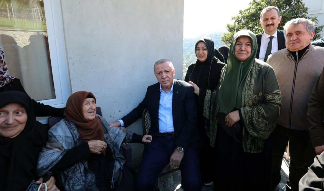 Cumhurbaşkanı Recep Tayyip Erdoğan, sel ve heyelan afetinden etkilenen bölgelerde