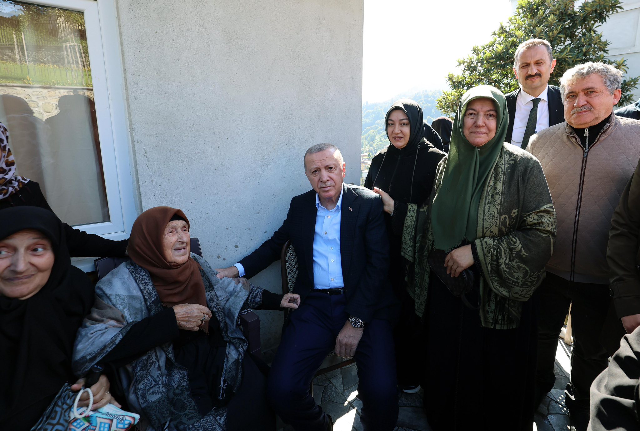 Cumhurbaşkanı Recep Tayyip Erdoğan, sel ve heyelan afetinden etkilenen bölgelerde