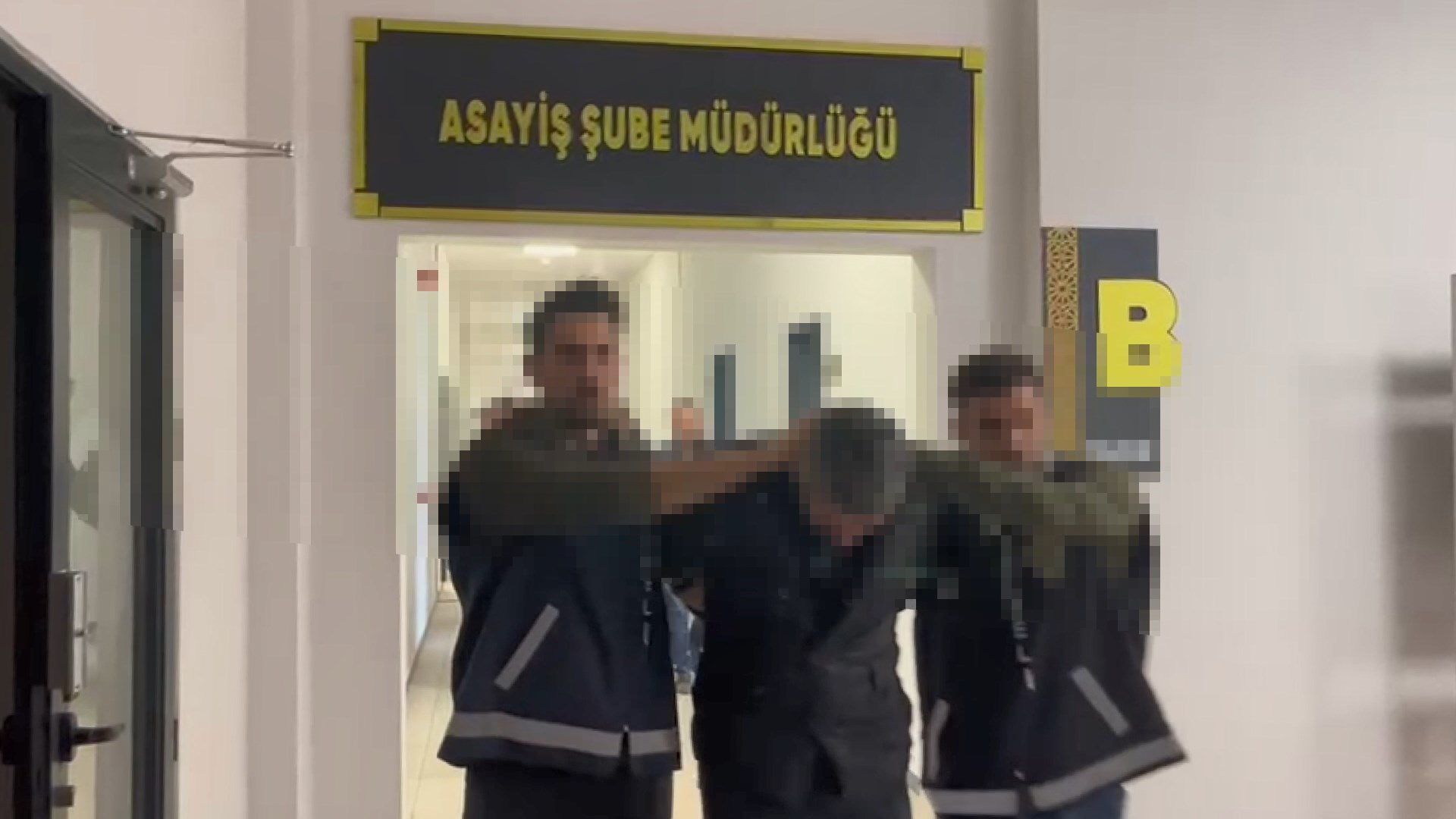Kocaeli'nin İzmit ilçesinde bir alkollü eğlence mekanına tabancayla ateş açılması
