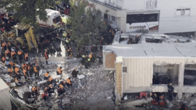 Kocaeli'nin Gebze ilçesinde sabah saatlerinde çöken 6 katlı binada mahsur