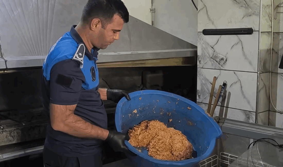 Zabıta ekiplerinin yaptığı denetimde son kullanma tarihi geçmiş 183 kilogram