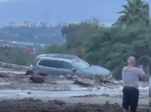 Hatay'ın kıyı ilçelerinde etkili olan şiddetli yağış, Payas'ta heyelana yol