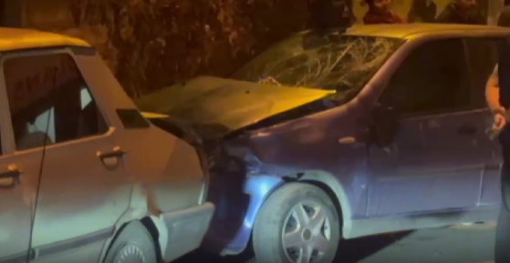 Erzincan Barbaros Mahallesi'nde ehliyetsiz sürücünün kullandığı otomobil ile motosikletin çarpışması