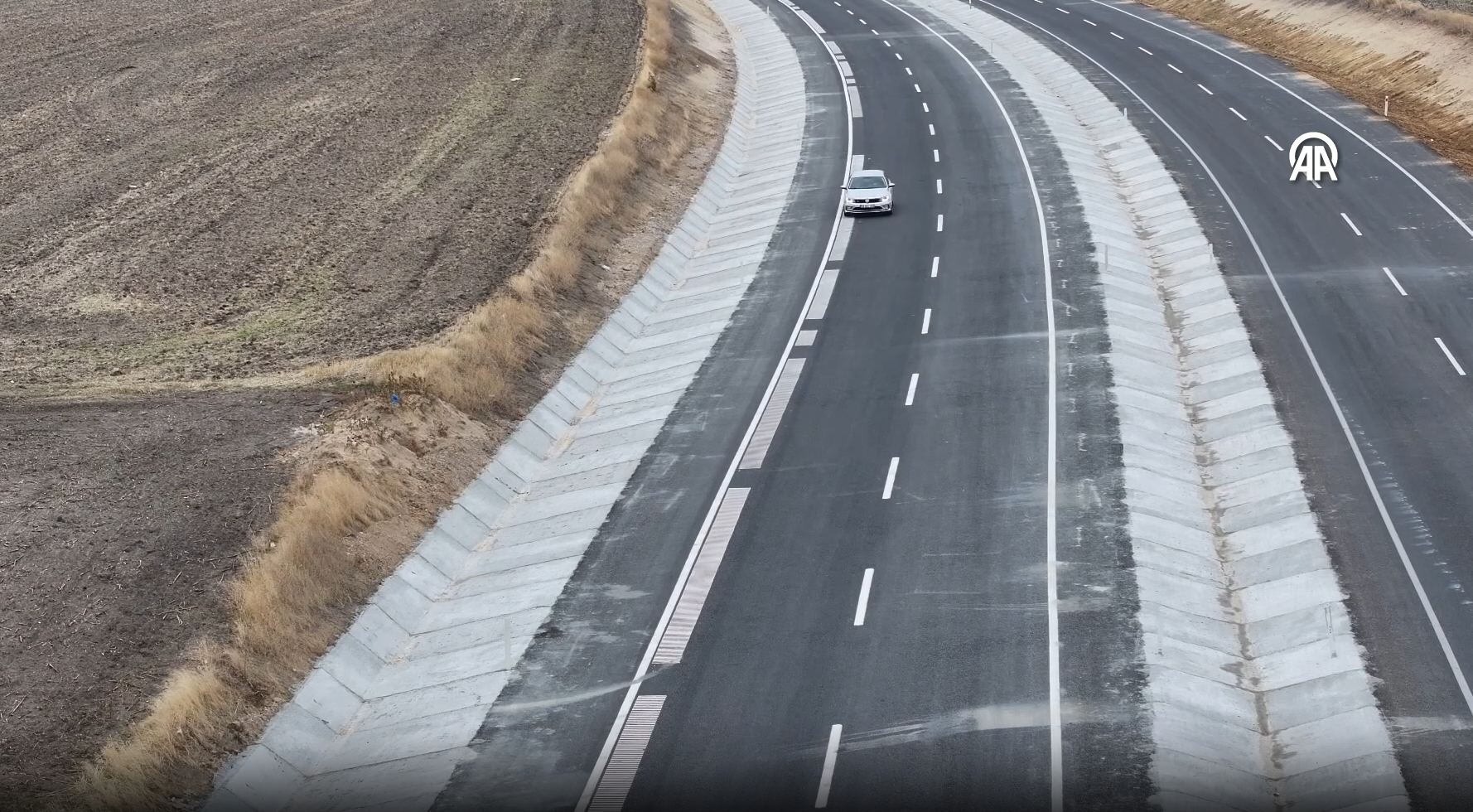 Edirne-Kırklareli kara yolunda hayata geçirilen melodili yol uygulaması sayesinde sürücüler,