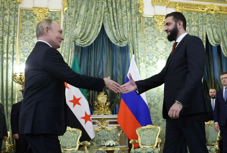 Moskova’da Zirve: Esad’ın İadesi ve Rus Askeri Üsleri Masada Suriye Cumhurbaşkanı Ahmed Şara, Moskova’da Rusya Devlet Başkanı Vladimir Putin