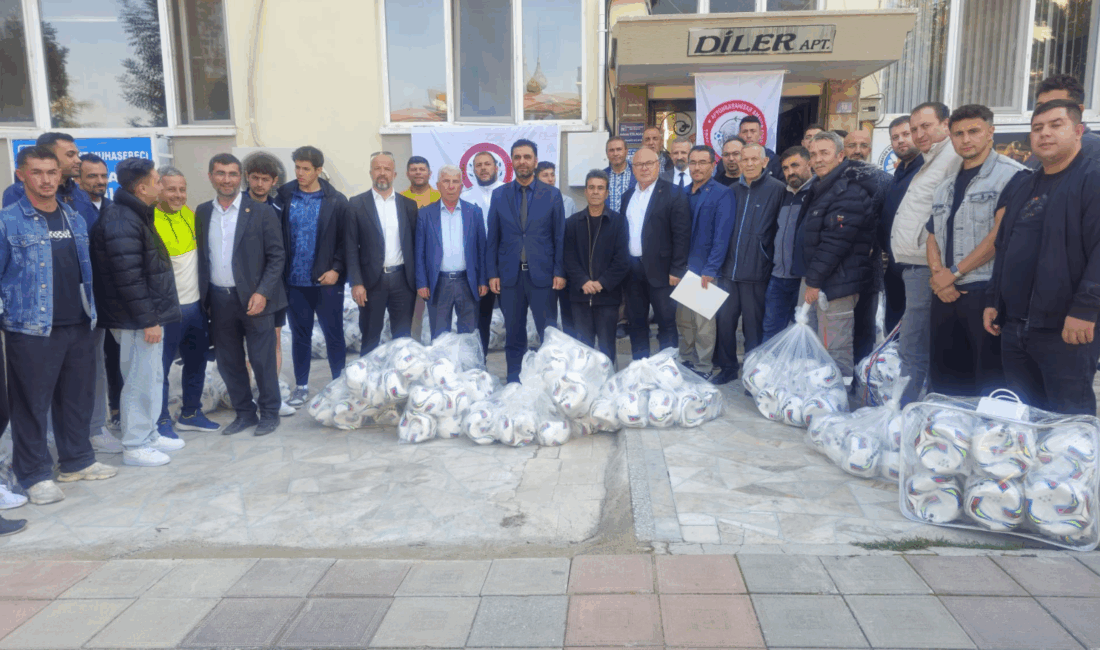 Valilikten kulüplere futbol topu desteği