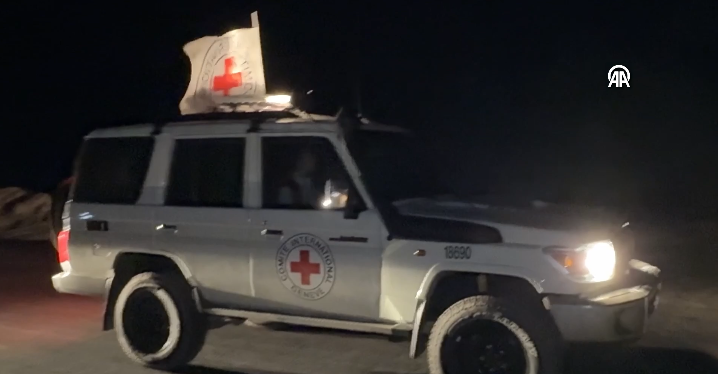İsrail, Kızılhaç’ın Hamas’tan 2 İsrailli esirin cesedini daha teslim aldığını duyurdu İsrail, Hamas'ın askeri kanadı İzzeddin el-Kassam Tugayları'nın İsrailli 2 esirin