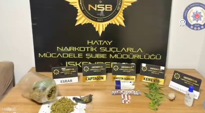 Hatay'ın İskenderun ilçesinde düzenlenen uyuşturucu operasyonunda gözaltına alınan 4 şüpheliden