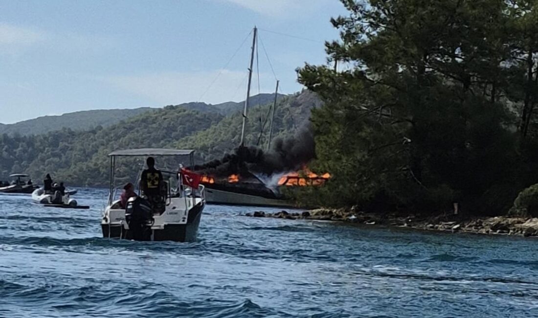 Muğla açıklarında seyir halindeyken bir gulet teknede çıkan yangın kısa