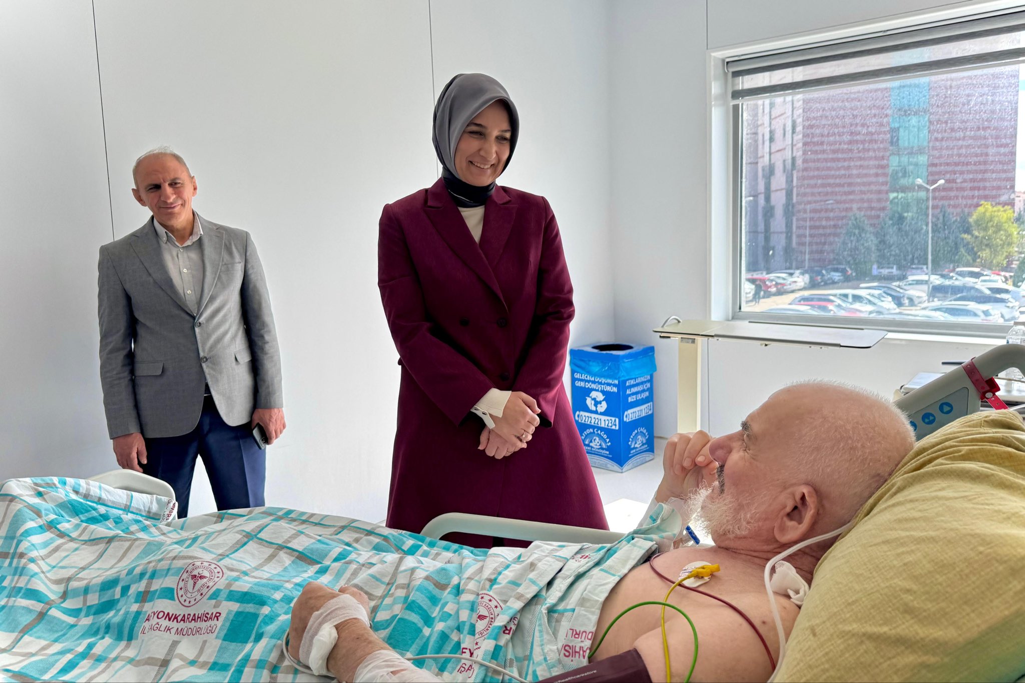 Afyonkarahisar Valisi Doç. Dr. Kübra Güran Yiğitbaşı, İl Sağlık Müdürü