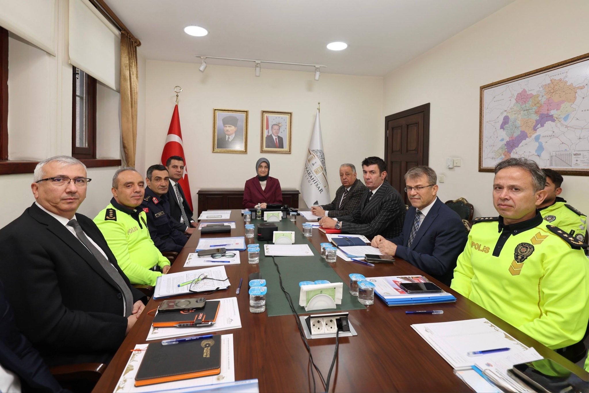 Afyonkarahisar Valisi Doç. Dr. Kübra Güran Yiğitbaşı, İçişleri Bakanı Ali