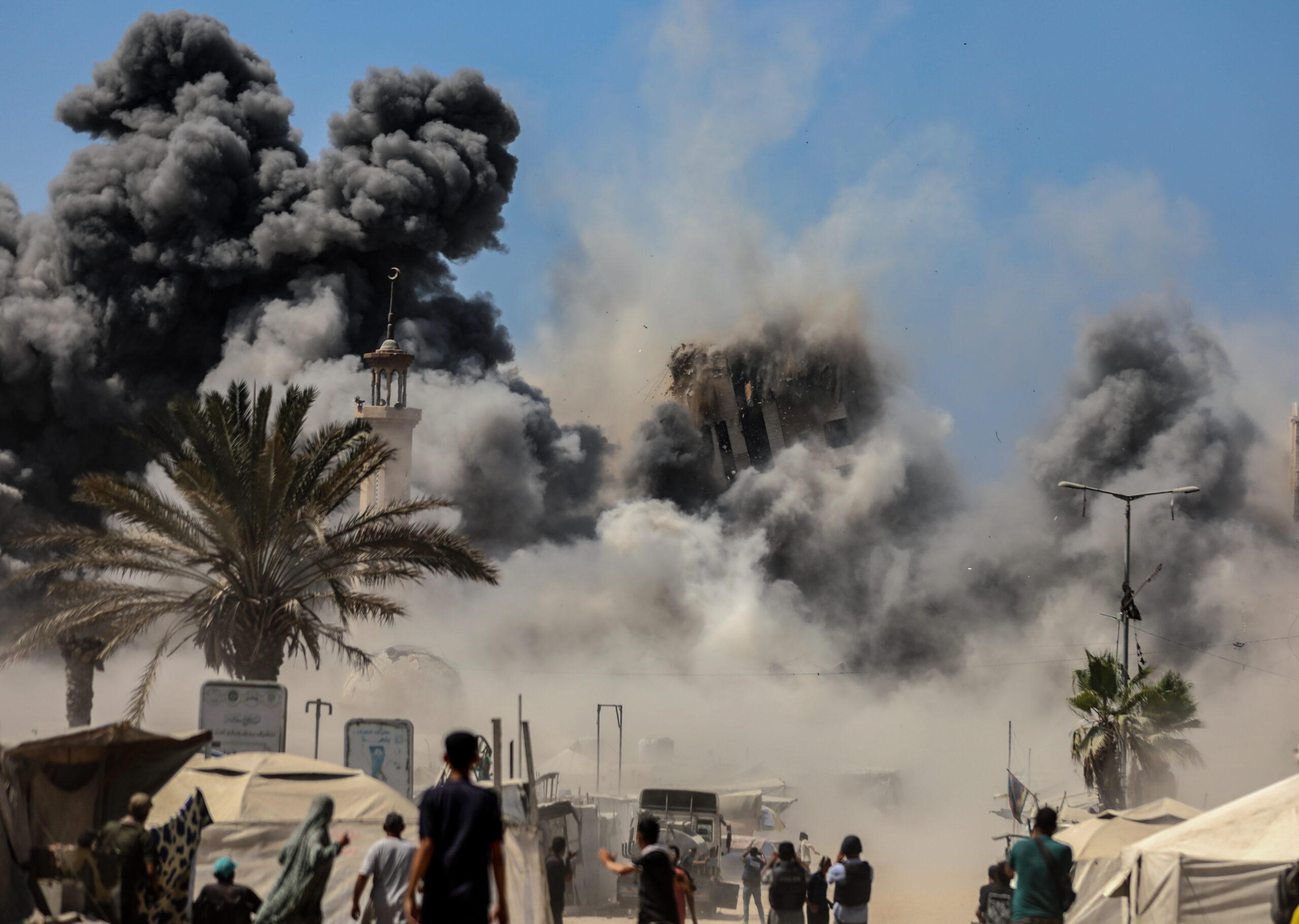 Hamas, İsrail ordusunun Gazze’de sivil bir aracı hedef alarak 11