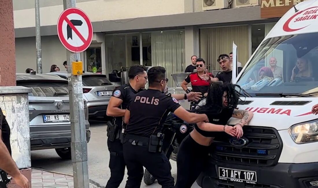 İskenderun'da cadde ortasında başlayan kadın kavgası iş yerine sıçradı. Polis