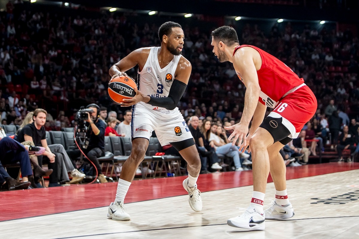 Anadolu Efes, Olympiakos’u deplasmanda 5 yıl sonra mağlup etti