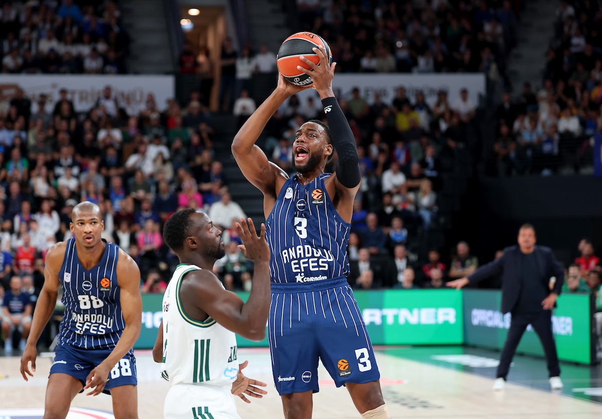 Anadolu Efes EuroLeague’in 5’nci haftasında Ergin Ataman’ın başantrenörlüğünü yaptığı Panathinaikos’a