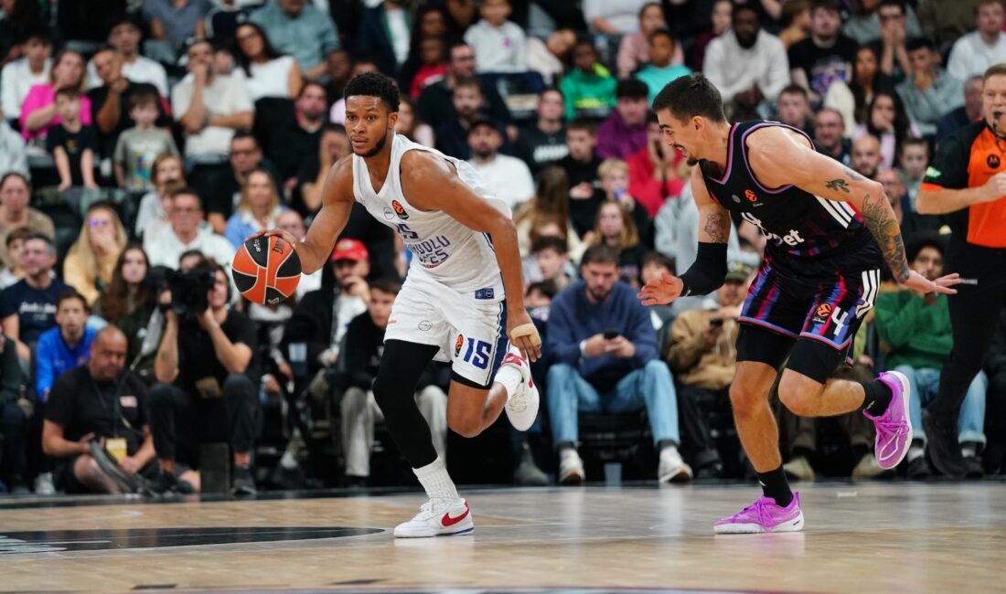 Anadolu Efes Paris’i deplasmanda 90-80 yendi EuroLeague'in 7. haftasında Anadolu Efes, Paris Basketbol'u deplasmanda 90-80 mağlup