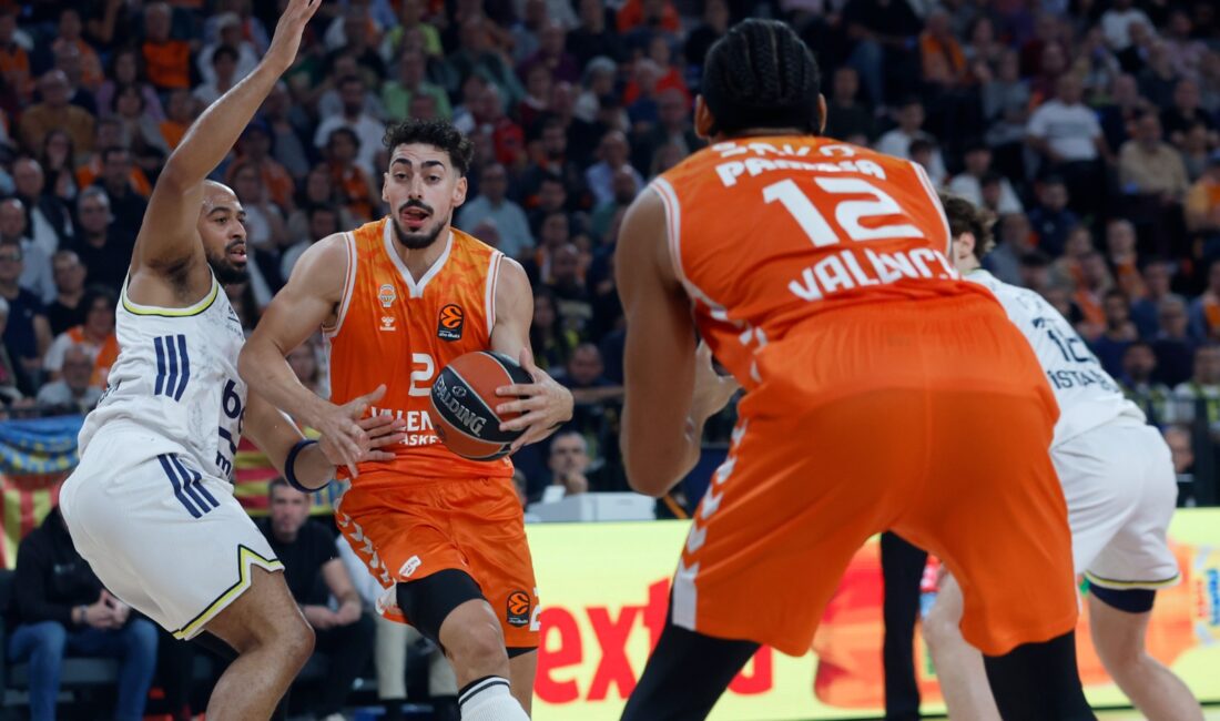Fenerbahçe Beko Valencia’ya 94-79 yenildi: EuroLeague’de üçüncü mağlubiyet EuroLeague'in 7. haftasında Fenerbahçe Beko, deplasmanda Valencia'ya 94-79 mağlup oldu.