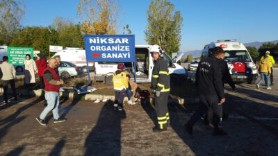 Tokat'ta sabah saatlerinde Erbaa-Niksar kara yolunda iki işçi servisinin çarpışması