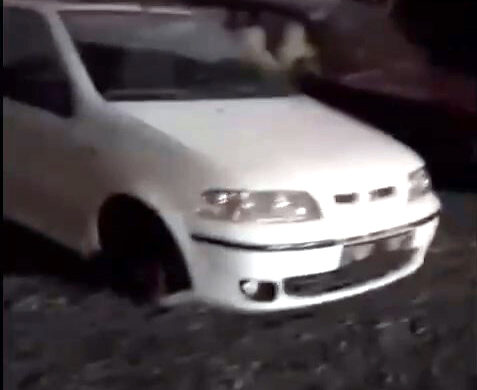 İstanbul Avcılar Tahtakale Mahallesi'nde park halindeki otomobilin 4 lastiği ile