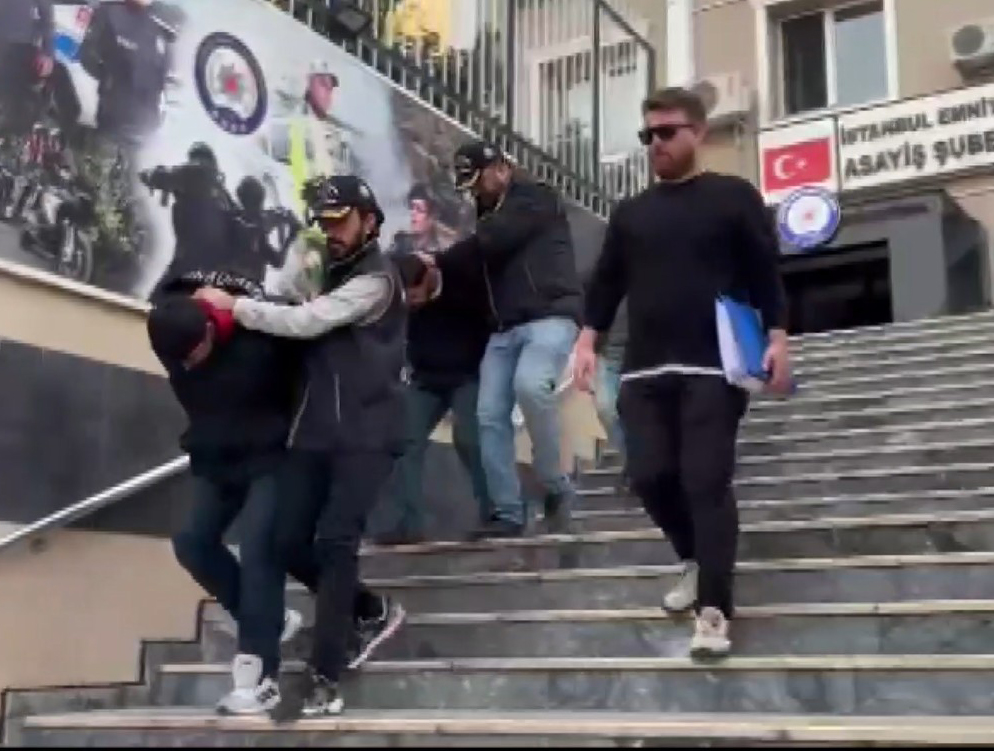 İstanbul Beylikdüzü'nde kendilerini polis olarak tanıtan şüpheliler, karı-kocayı telefonla arayarak