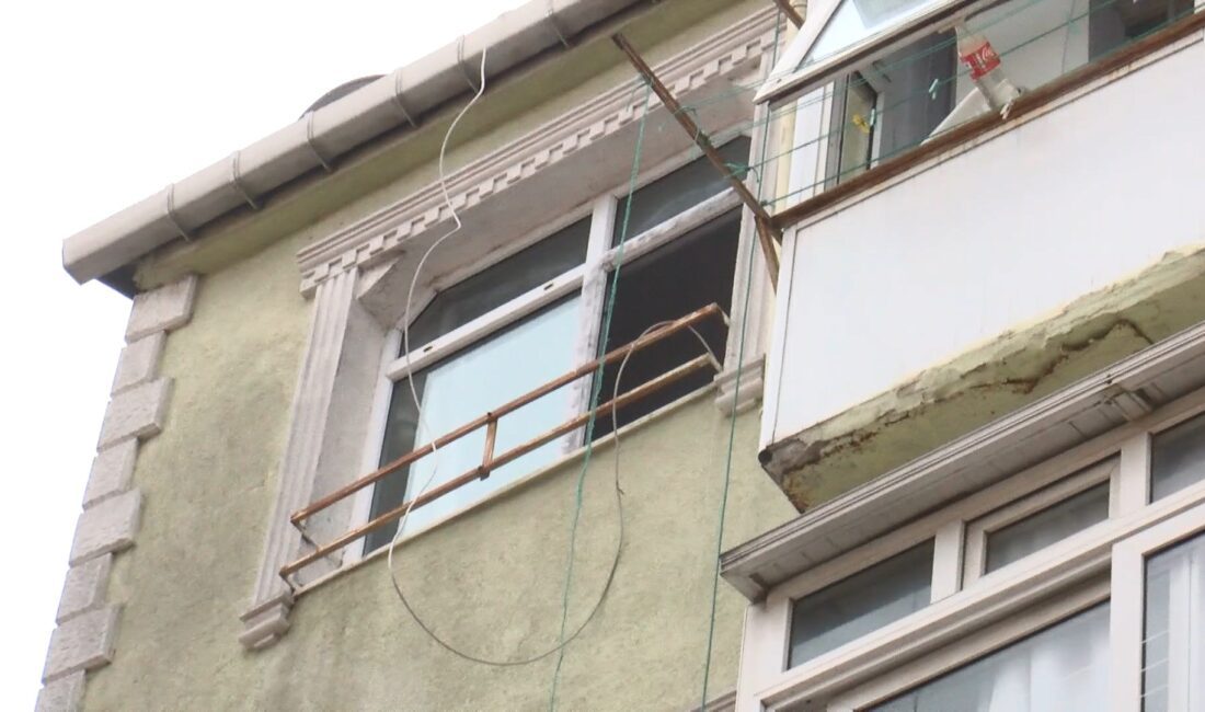 Yabancı uyruklu Gulzhamal Taalaibek Kyzy (31), yaşadığı apartmanın 5. katından